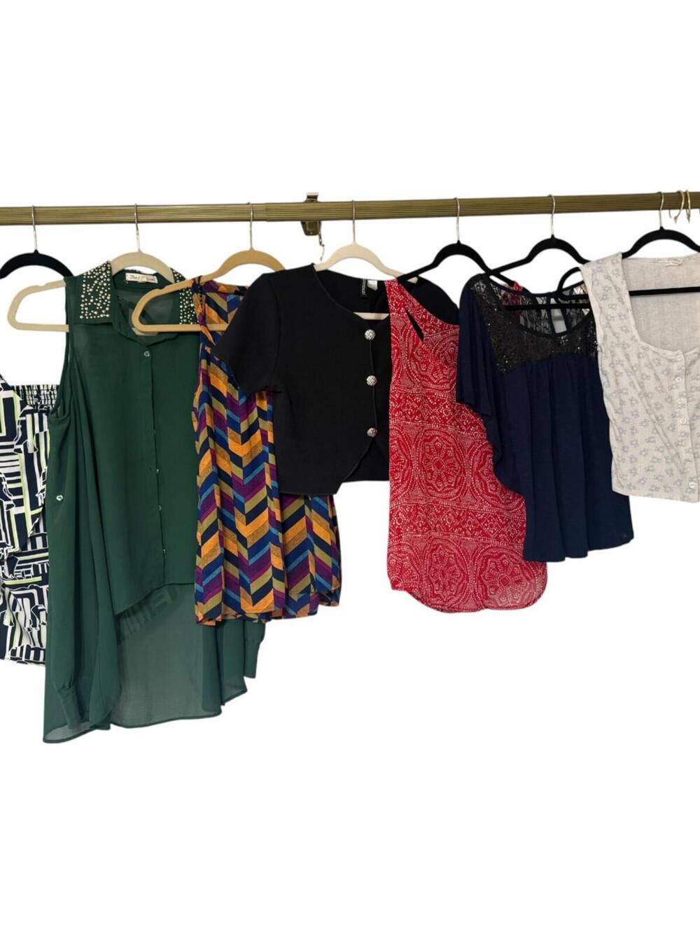 Women’s Lot Shirts Tops Bundle, Medium, Divided, Crown Ivy, Apt 9, Hot Delicious